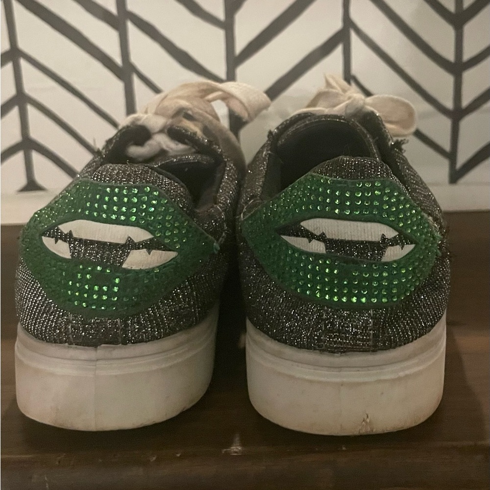 Bamboo metallic silver shoes with green lips shoes